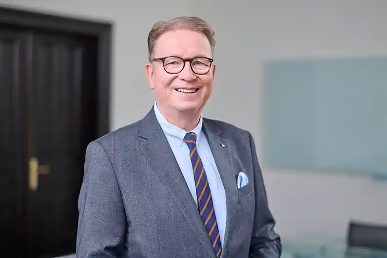 Rechtsanwalt DR. AXEL SCHWEPPE